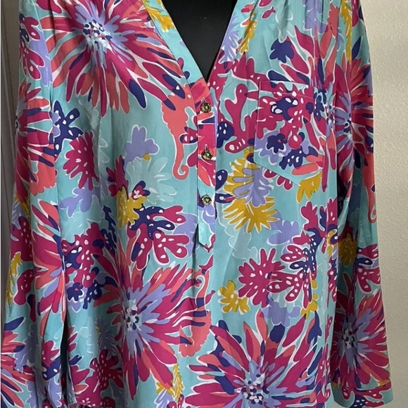 Lilly Pulitzer 100% Silk Floral Long Roll Sleeve Tabs Popover Henley Blouse 4599 - Picture 1 of 9
